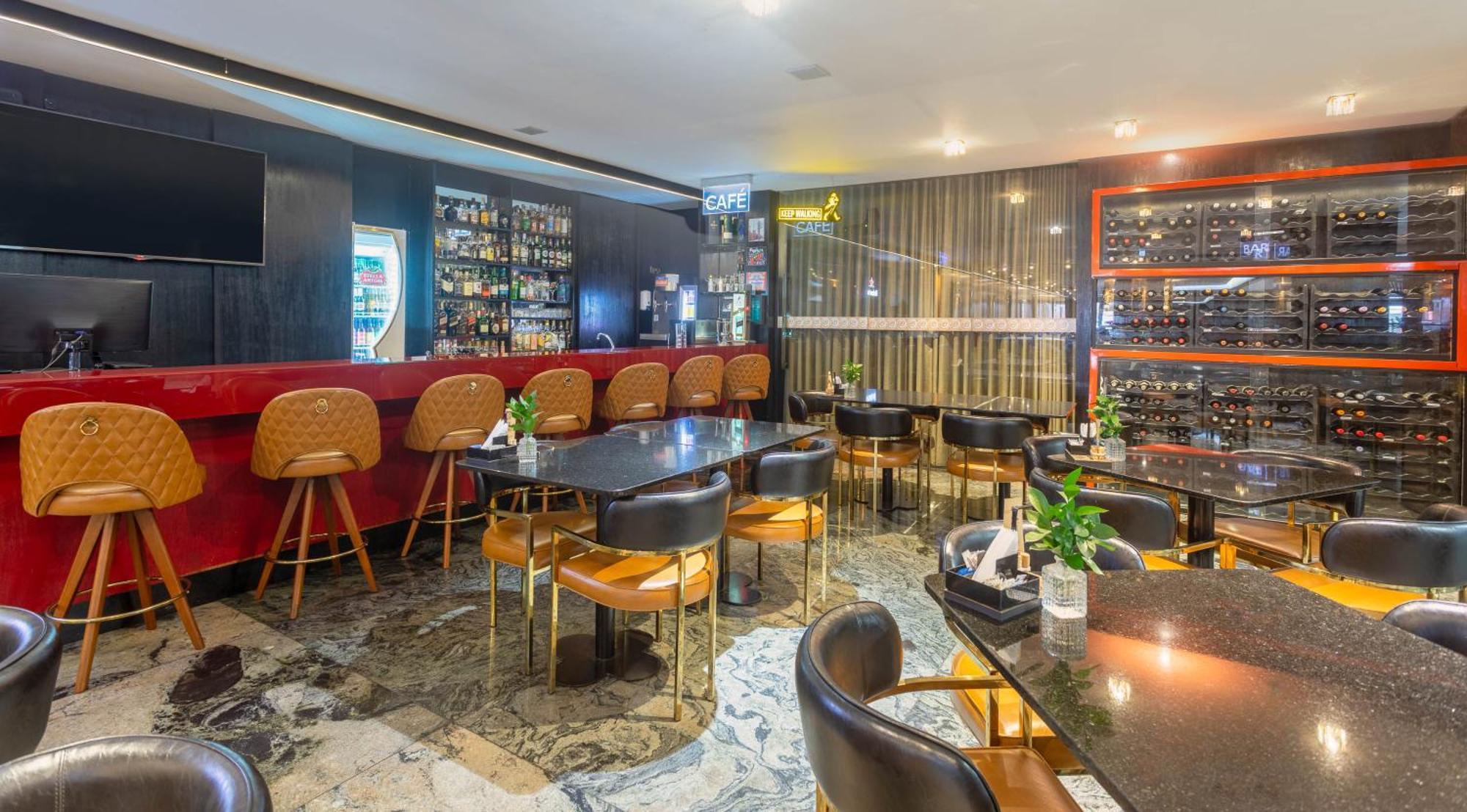 Ouro Minas Hotel Belo Horizonte, Dolce By Wyndham ภายนอก รูปภาพ The interior of the bar