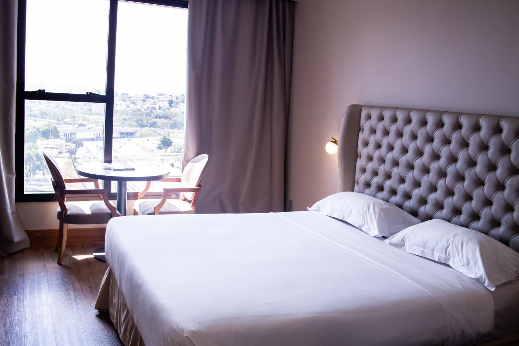 Ouro Minas Hotel Belo Horizonte, Dolce By Wyndham ภายนอก รูปภาพ A bedroom at the hotel